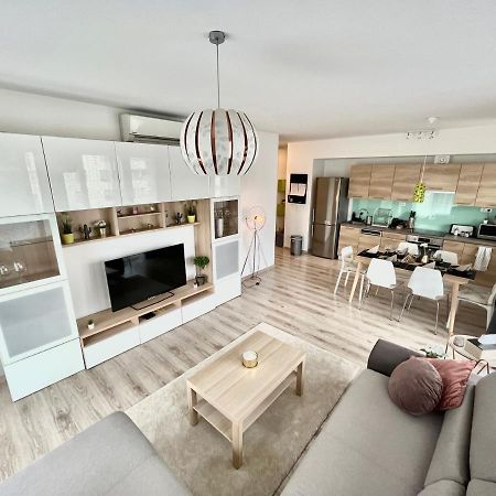 Diamond Apartments - 3 Bedroom, Luxurious Apartment In The Heart Of The City Budapest Eksteriør bilde