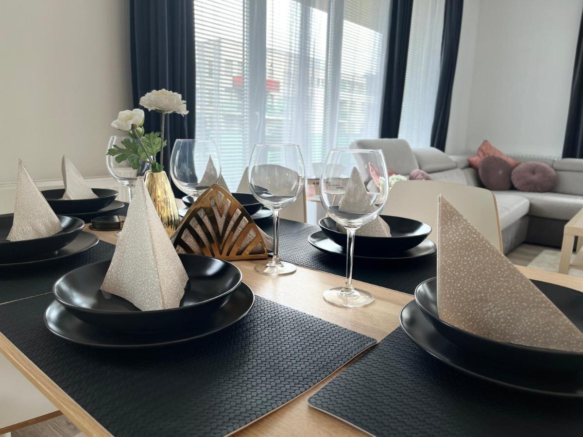 Diamond Apartments - 3 Bedroom, Luxurious Apartment In The Heart Of The City Budapest Eksteriør bilde