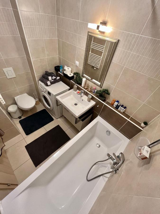 Diamond Apartments - 3 Bedroom, Luxurious Apartment In The Heart Of The City Budapest Eksteriør bilde