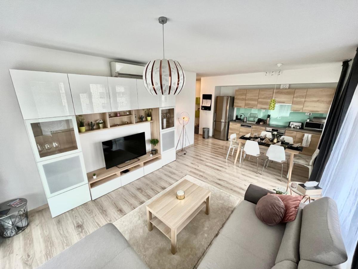 Diamond Apartments - 3 Bedroom, Luxurious Apartment In The Heart Of The City Budapest Eksteriør bilde